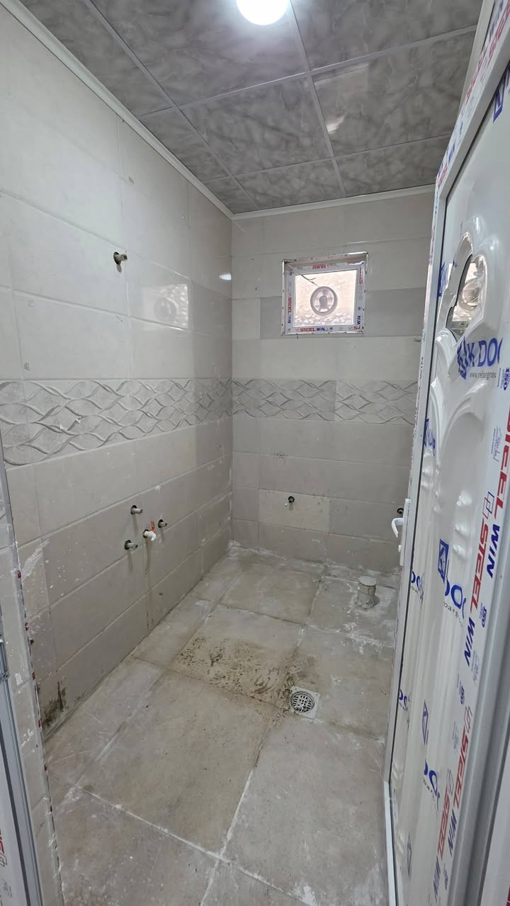 #للايجار_للايجار_للايجار 
#دور_وشقق_للايجار 
#الموقع حي السماح الثانية قرب مدرسة الامام الزهري
 #المساحة ١١٠م
تتكون كل وحدة سكنية من 
غرفتين نوم واستقبال ومطبخ وصحيات 
*بدل ايجار الدار ٣٠٠الف 
*بدل ايجار الشقة ٢٥٠ الف 
_______________
للاستفسار الاتصال على الارقام:
☎️***********
☎️***********
أو زيارة مكتب منازل للعقار حي السماح سايدين الاركان قرب مول القمة 

#موقع_المكتب 9688+PG6 الموصل
