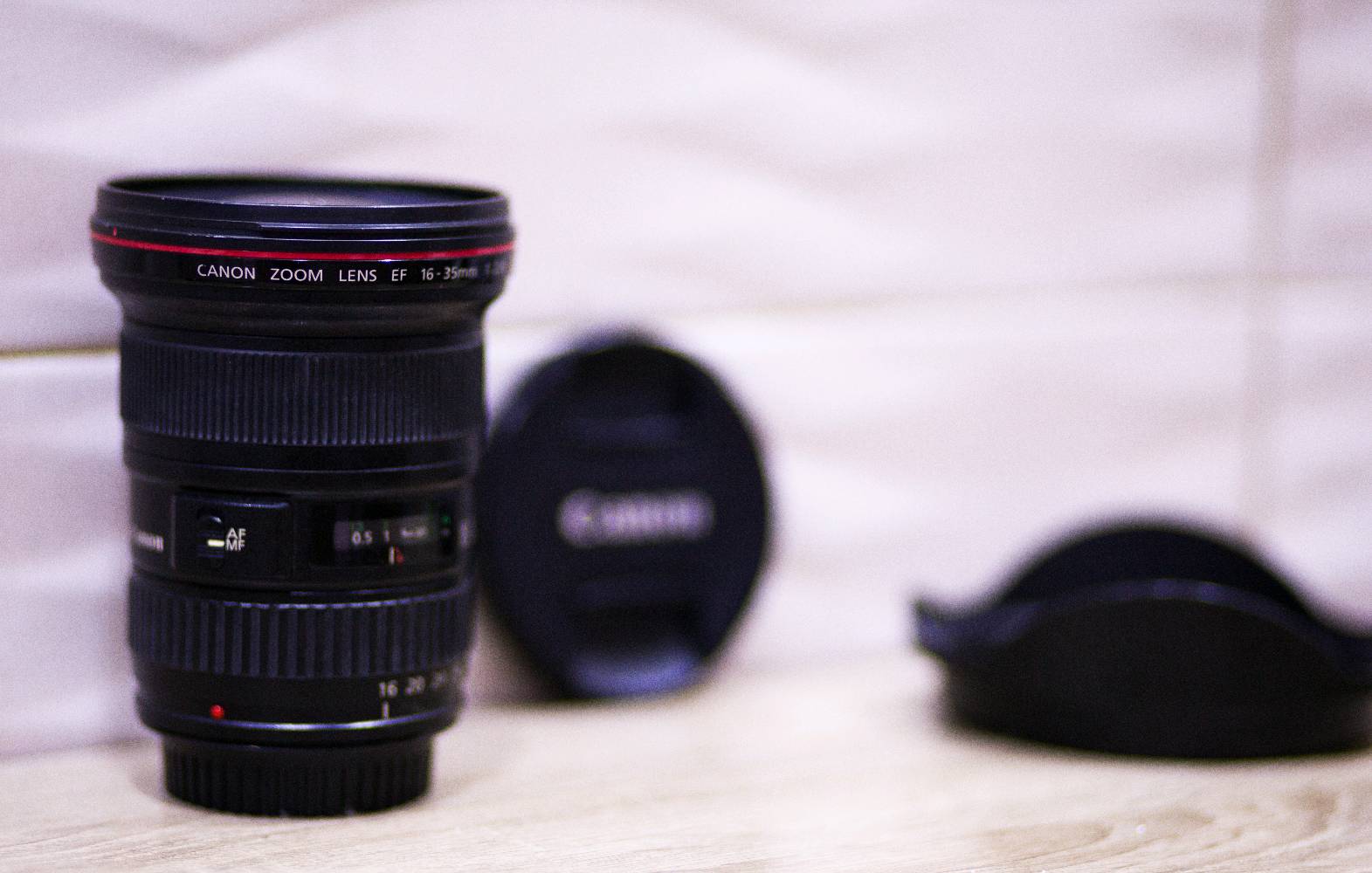 عدسة كانون 16-35 الإصدار الثاني
نظافة 100% مجرد خدوش خارجية
وياها القبق و الهود 
للبيع المستعجل ما نختلف عالسعر مكاني بغداد
*********** تواصل واتساب