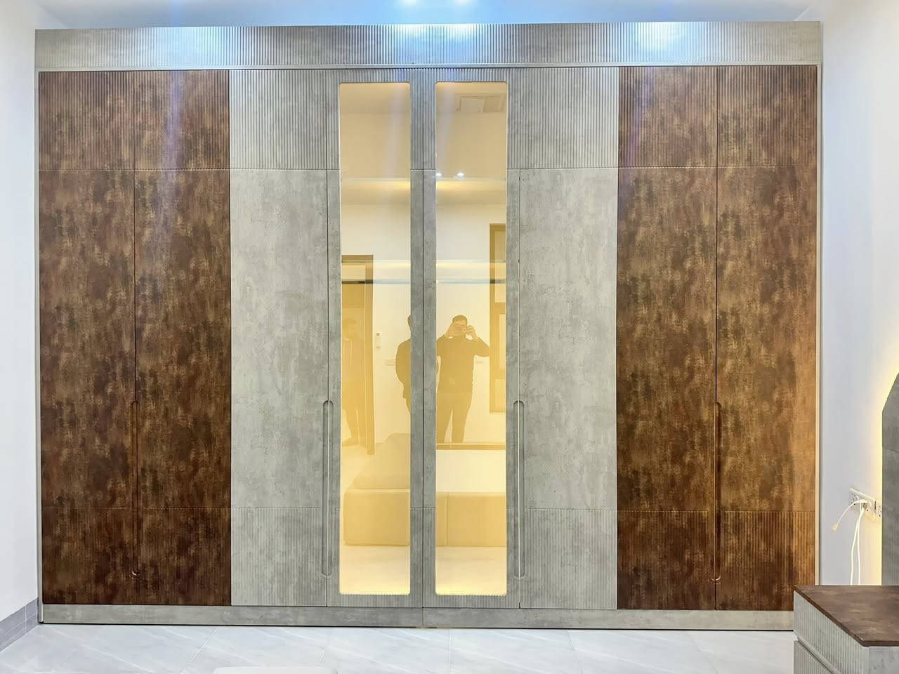 تسليم طلبية الأخ ( أبو جَبَل )

غرفة نوم نيو كلاسيك

تم بحمد الله تسليم غرفة نوم نيو كلاسيك
تتميّز بتناسق الألوان، هدوء التصميم،
وتفاصيل أنيقة صُمّمت بعناية لتمنح المكان إحساسًا بالفخامة والراحة.

تنفيذ دقيق، خامات مختارة بذوق،
ولمسة إضاءة ناعمة تبرز جمال كل تفصيلة.

معرض ومعمل نجارة المهندس
نرتقي بالتصميم… ونُتقن التنفيذ.


**إذا كنت صاحب هذا الإعلان وتريد حذفه لأي سبب، رجاءا أرسل رسالة إلى الدعم الفني**