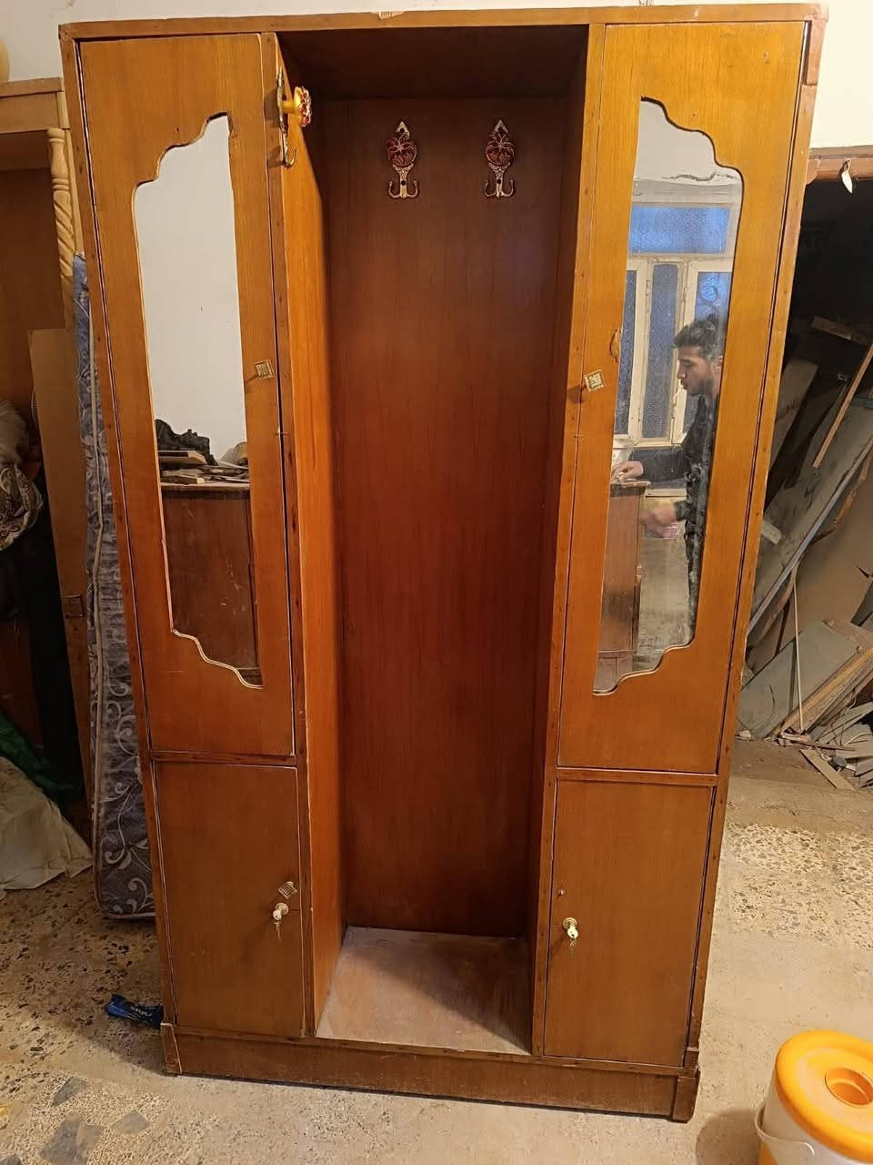 غراض للبيع 
كنتور خشب باب حديد شبابيك تانكي
همر كهربائي 
***********
