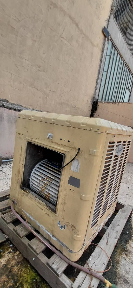 مبردتين مع ثلاجة حجم صغير للبيع كلهم ب ٢٠٠ للتواصل ***********
