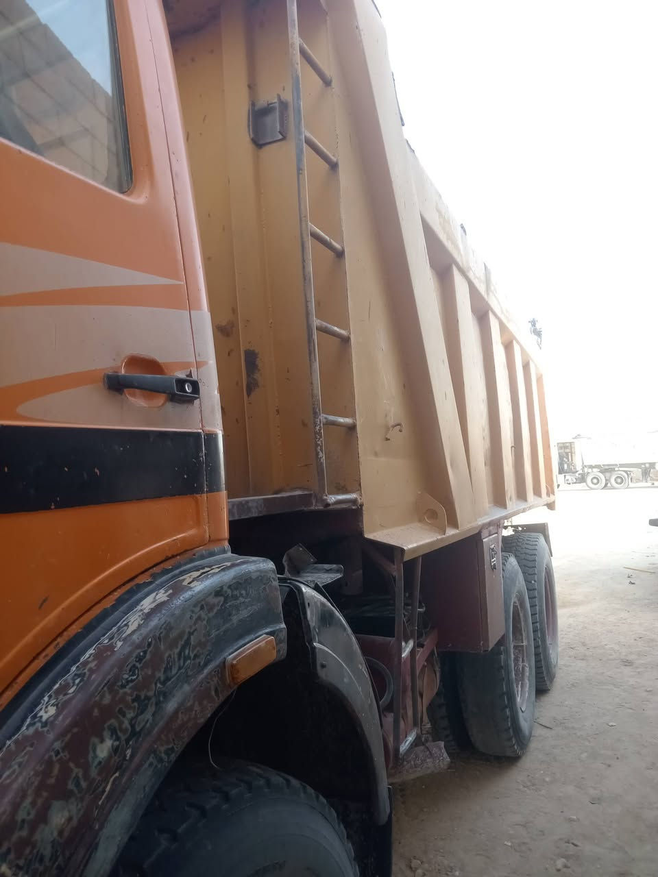 للبيع  البي قلاب شاصي  مكفول محرك 28 عل سحك مجموعه جيف رباط عدل قماره نضيفه تبريد شغال تخم تاير بدي هوزر كير 130داير 14 الاستفسار ***********
