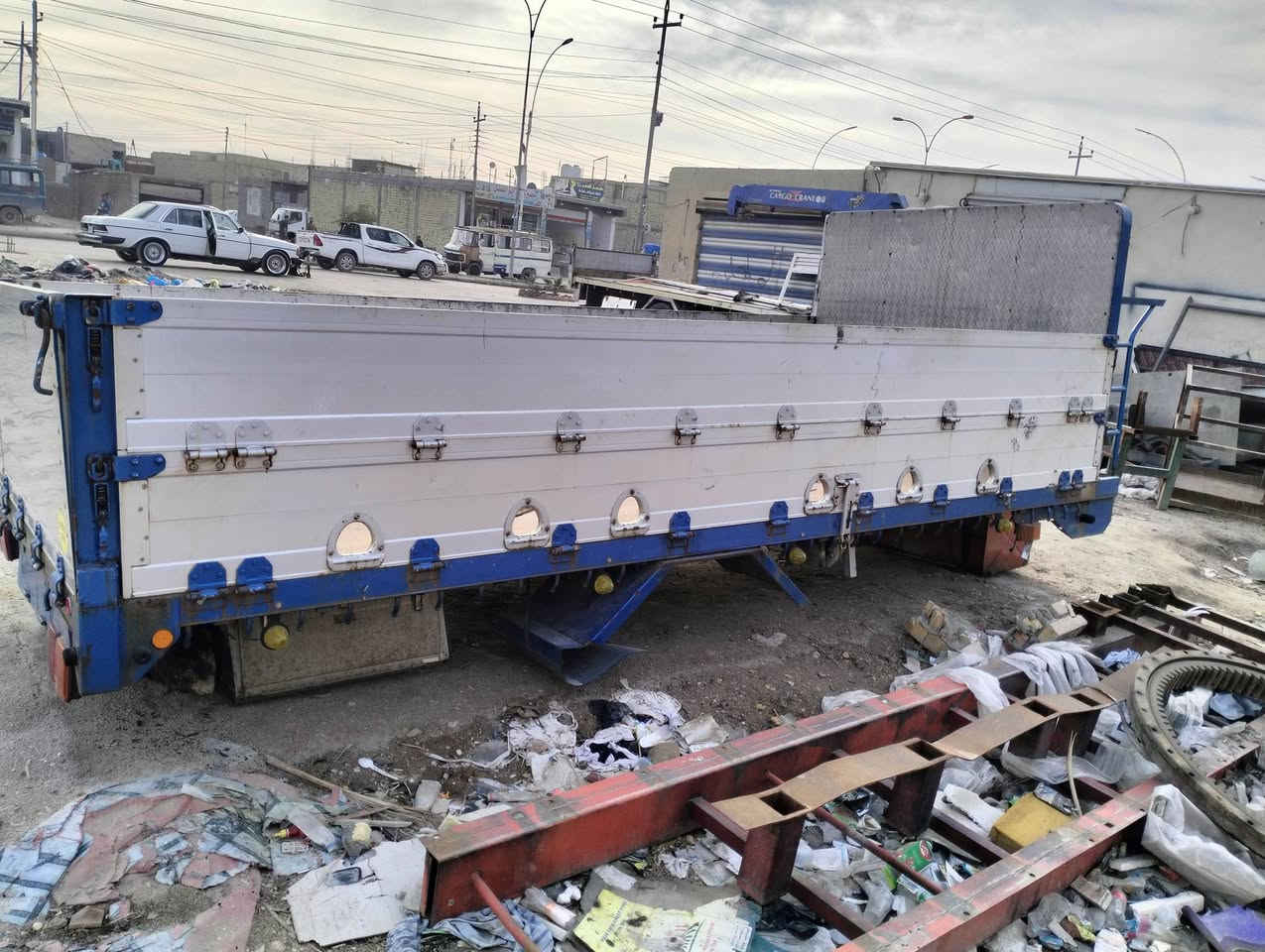 للبيع .
اصفاح جدد ارتفاع 40 .
الطول  5متر  . هنه ونرمايد . ناصريه ***********
