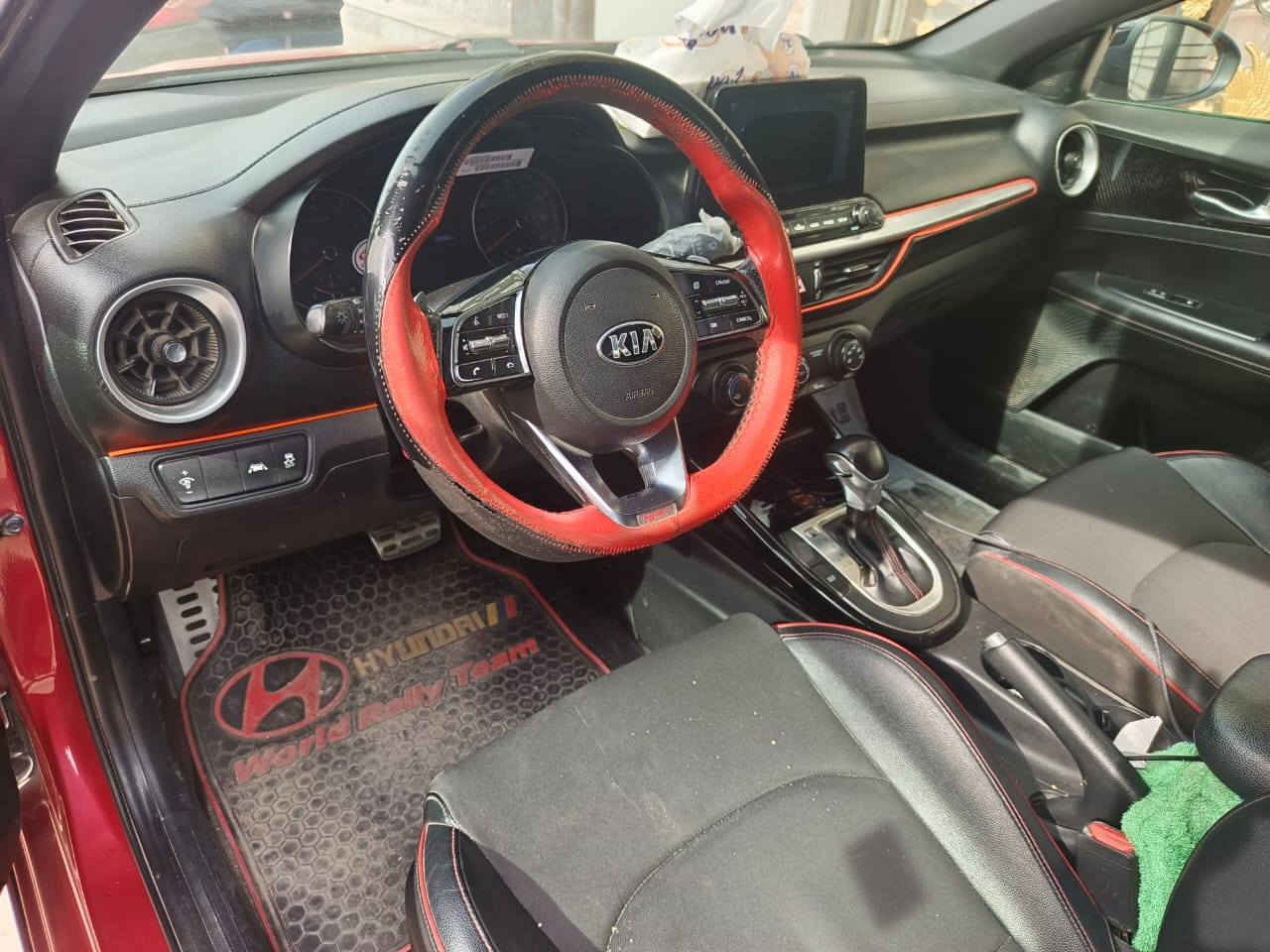 سلام عليكم للبيع كيا فورتي 
موديل 2020 تيربو  
حادث جاملغ او بنيد جي تي لان
السعر 125
عنوان بغداد الغزالية 
***********
