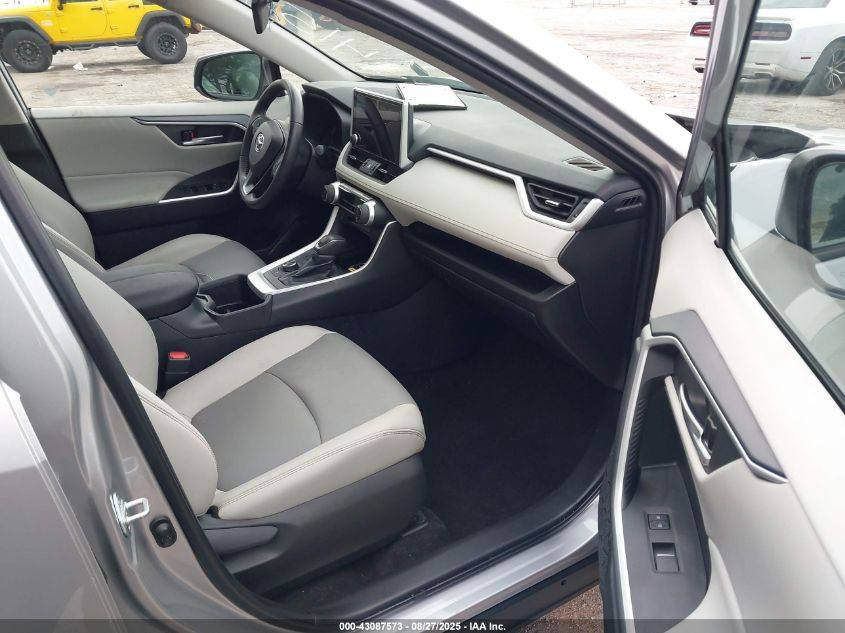 سلام.عليكم من رخصه الادمن المحترم عندي راف فور هايبرد 2024  بدون ارباك  حادث موضح بالصور بدون ارباك شغاله او ماشيه كهرباء و بانزين للبيع او (للمراوس) على حادثها بعدها ممصلحهه للتواصل *********** مكانها الدوره
