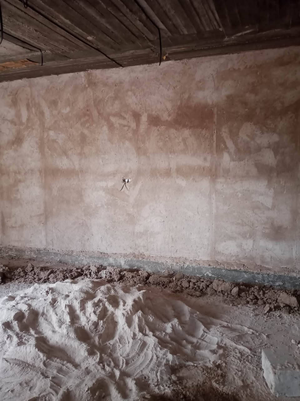 خلفه بناء ولبخ وتطبيك متفرغ حاليآ شرط النظافة والعدالة رقم ***********
