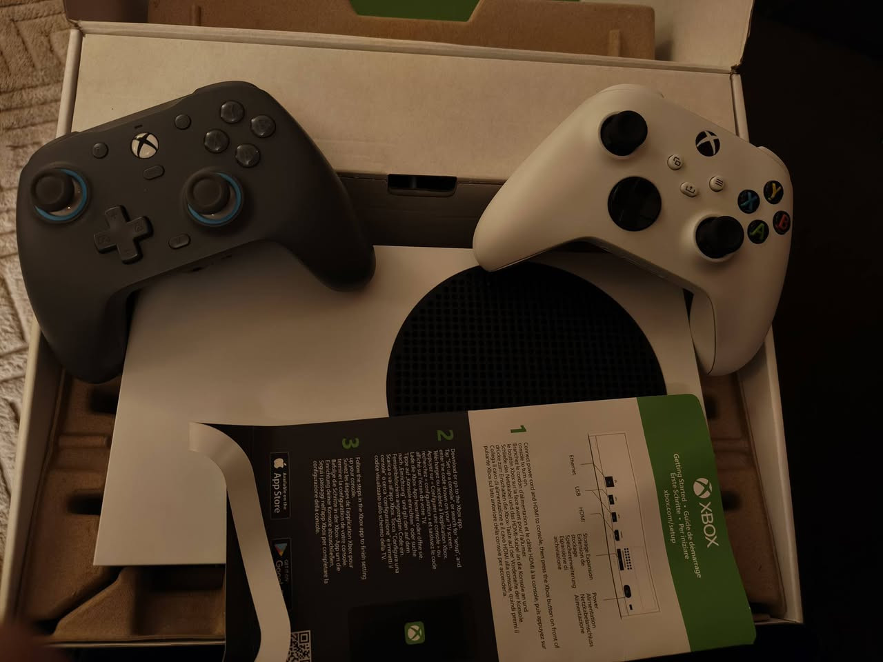 ​🎮 إكسبوكس سيريس S - نظافة100% (للبيع)
الحالة: الجهاز بحالة الوكالة، نظافة تامة 100%، واستخدام جداً قليل. (شغل والعب مباشرة).
​المواصفات والملحقات:
​الجهاز: Xbox Series S (نسخة الديجيتال المعروفة بسرعتها وأدائها).
​الملحقات: كافة الملحقات الأصلية (واير الكهرباء + HDMI الأصلي).
​اليدات (الجويستيك):
​يد الإكسبوكس الأصلية (شغالة لوز).
​يد Gamesir الاحترافية (معروفة بدقتها واستجابتها العالية).
​هدية الإعلان: كود Game Pass لمدة شهر (جاي وية يد الكيم سير) بعده ما مفعل، يعني تستلم ألعاب مجانية لمدة شهر كامل!
​السعر وتفاصيل المكان:
​💰 السعر: 400 ألف دينار (قفل أو بي مجال بسيط للشراي الطيب). 
بغداد الدورة الجمعية 
***********
