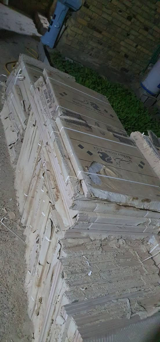 ياالله بورسلين للبيع 200متر بلكارتون جديد قياس 60×60 سعر متر البورسلين 6الف  شركه كوشن سعدى الايراني +مال صحيات 17متر بلكارتون جديد سعر متر 5الف خشن ***********لون رصاصي

