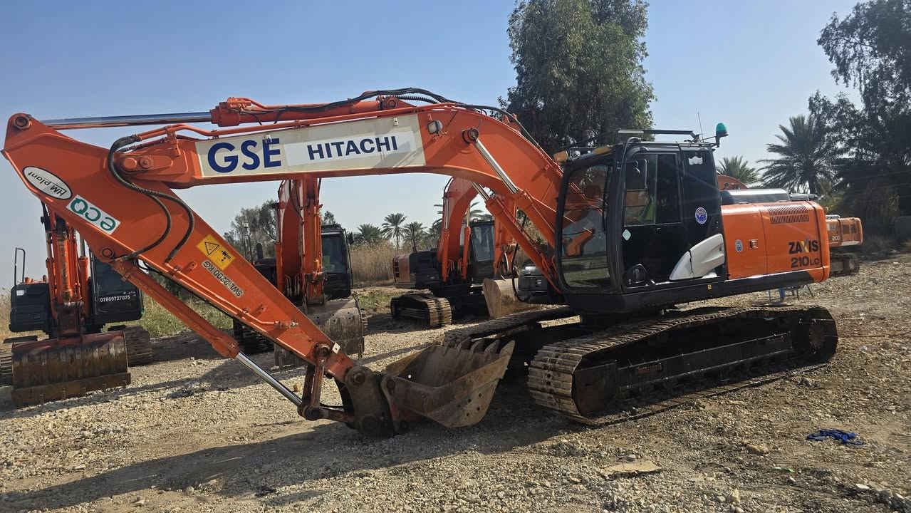 السلام عليكم للبيع بي فايف رقم اربيل السي موديل 2013 مأسس همر وكماش مكفوله كفاله عامه العنوان واسط العزيزيه الشارع العام شركة بيت الزهلول 
وارد اوربي للبيع فقط بدون مراوس 
***********
*********** حجي واثق
