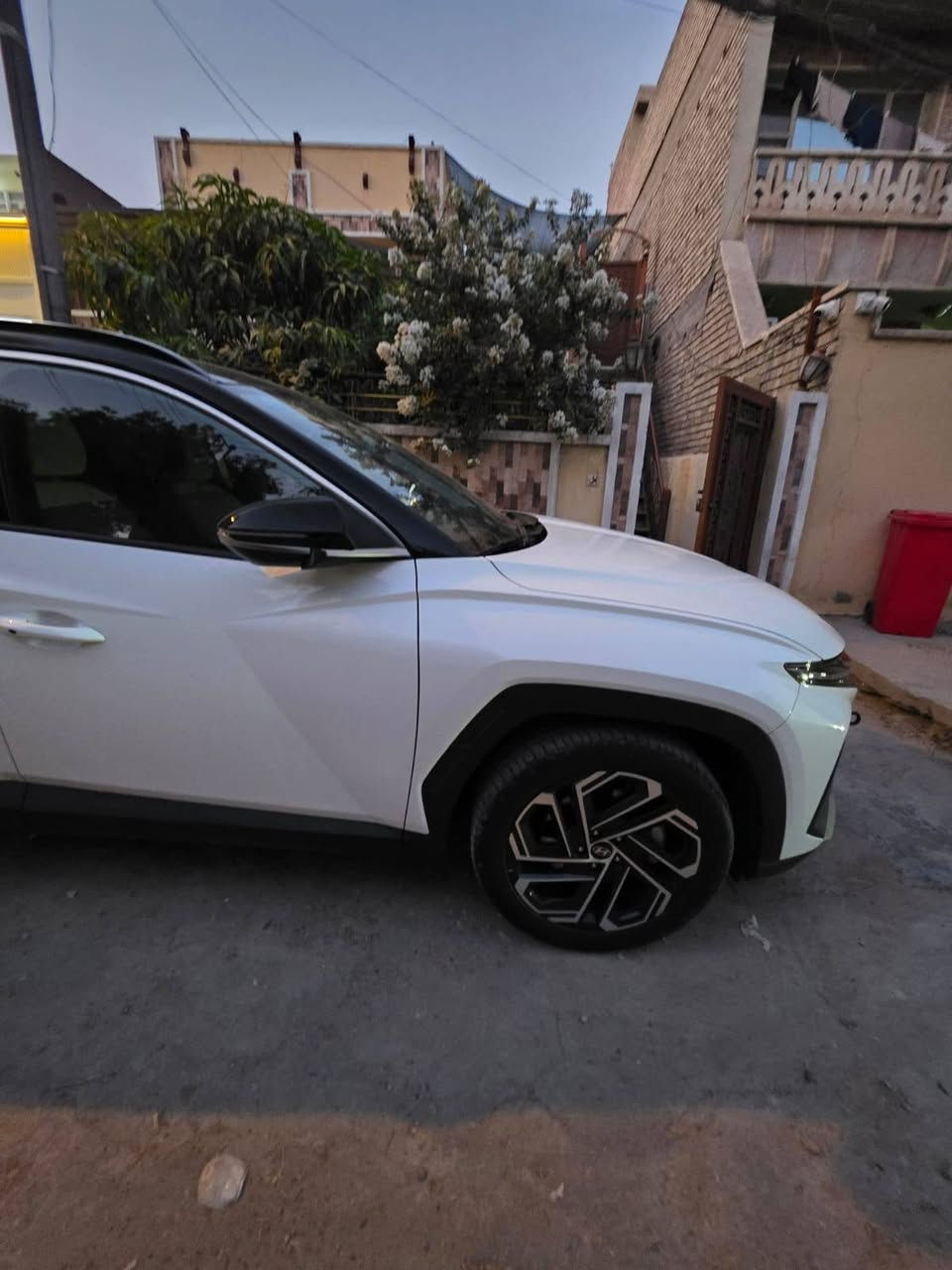 🚘 للبيع هيونداي توسان 2025  
🔹 الموديل: 2025

🔹 الممشى: 39,000 كم

🔹 اللون: أبيض + أسود (2 كلر)

🔹 السيارة بحالة ممتازة جداً

🔹 ما زالت ضمن ضمان الوكالة

🔹 استخدام شخصي ونظيفة جداً

🔹 جاهزة للفحص بأي مكان

📍 الموقع: بغداد
السعر :21،400
📞 للاستفسار والاتصال: *********** 

🔥 فرصة للباحثين عن سيارة حديثة ومكفولة وبحالة الوكالة.

#هيونداي #توسان #Tucson #هيونداي_توسان #سيارات_العراق #بيع_سيارات #بغداد #HyundaiTucson2025
