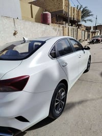 للبيع خليجي موديل ٢٠٢٤ ماشيه18 الف مواصفاتها VIP ام الرادار كشن كهرباء...