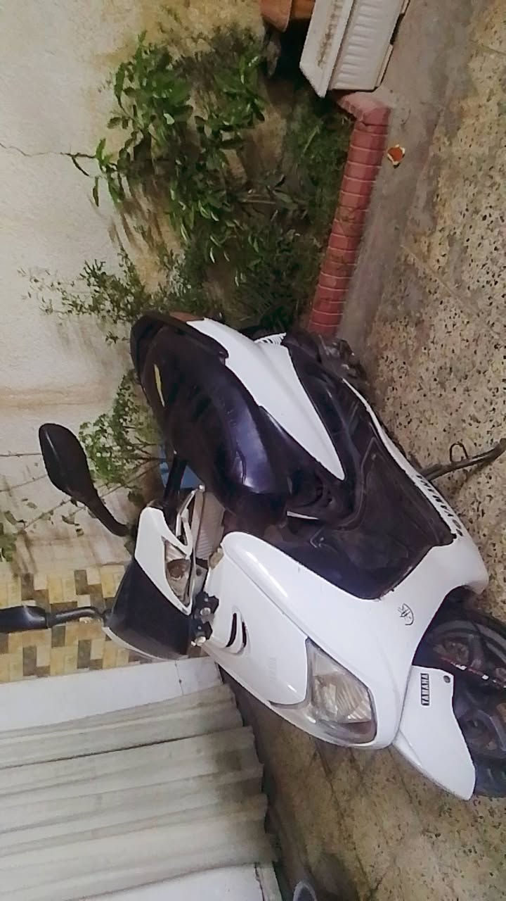 سلام عليكم  دراجة سكنس نثية اي نقص مابيه بس بيه لاستيك ولف عنوان حسينيه راشديه السعر على الخاص ***********
