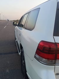 لاندكروز • مصفحة • ٨ سلندر