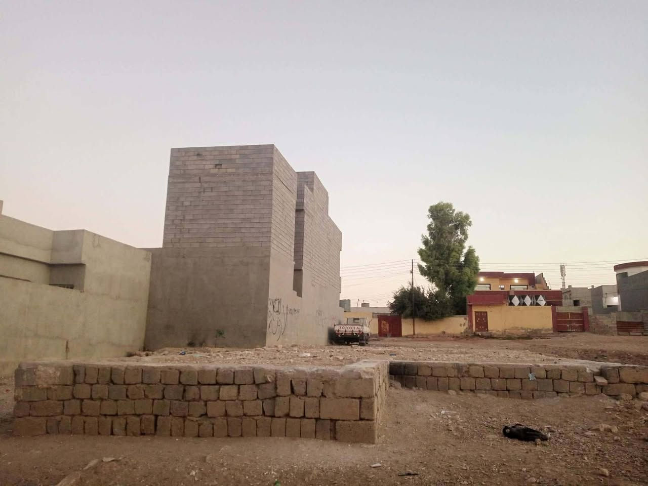 السلام عليكم
ارض في منطقة العبور

المدخل الثاني على الشارع العام مقابيل ساحة بسام المساحه(150م) العمق(20) الجبهه7ونص

(مكعبه)  بسعر مناسب(17)مليون بيه مجال 

 للاستفسار اكثر اتصال على الارقام او تواصل خاص 

اسيا: ***********

كورك:***********
