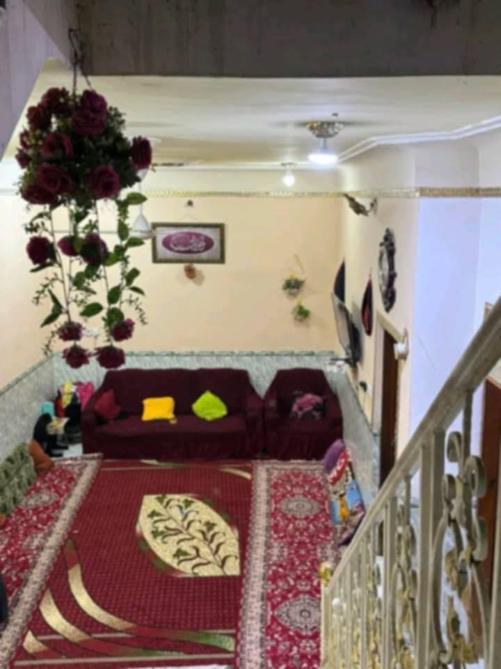 #بيت حي الحكم قريب على المستوصف المساحه 137 متر سنة البناء 2018الطابق الاول غرفتين صاله استقبال صحيات ومطبخ والطابق الثاني غرفه وصاله وصحيات للاستفسار مراسلة الصفحة او على الرقم ***********
ملاحظة(نستقبل كافة العروض العقاريه)
