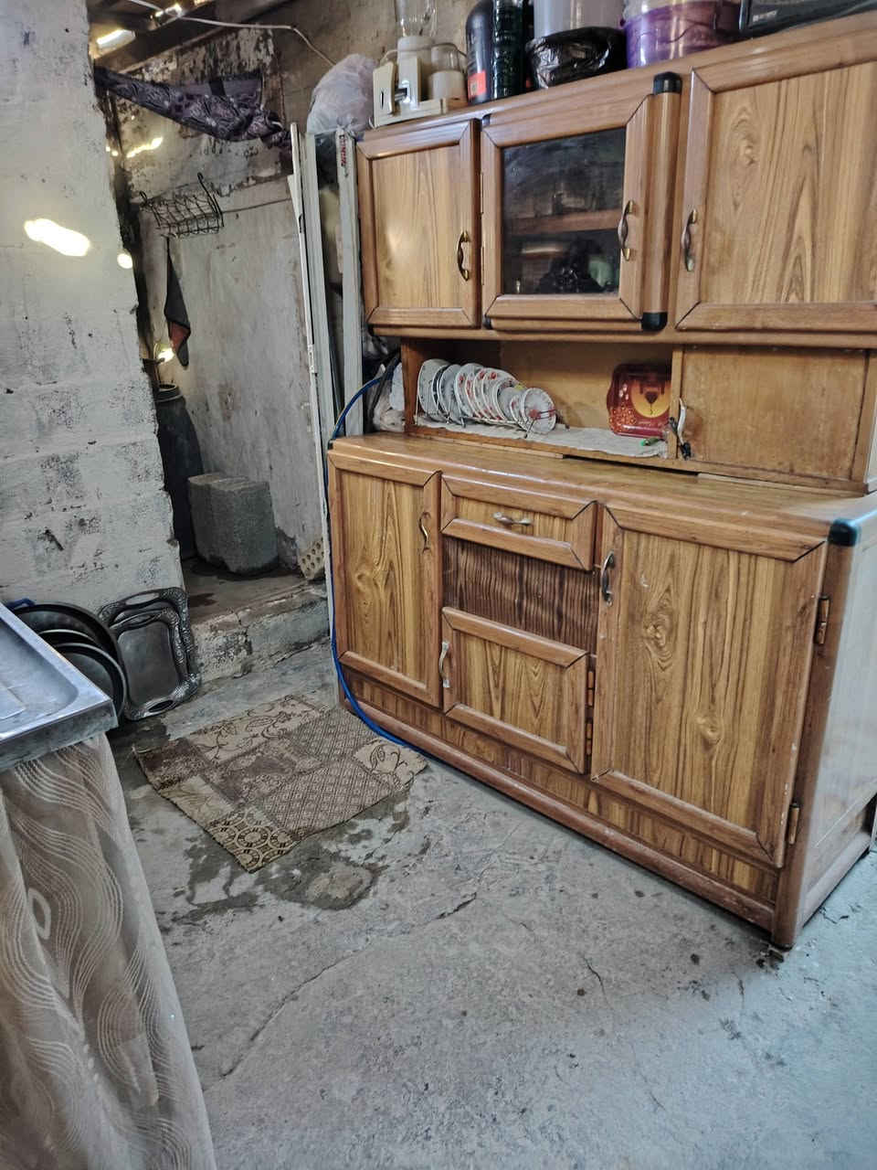 للبيع ب 8 بي مجال بسيط  بيت تجاوز بغداد مدينة الصدر كياره بشركة رمضان مقابيل البانزين خانه مال الكياره ب فرع  مو عل شارع البيت يحتوي على 60 متر تقريبن ستقبال وغرفه وممر ومطبخ وحمام يعني مال عاله صغيره البيت سندويج بس المطبخ جينكو انزل من سعره الشراي ويجيبله سندويج البيت جان مشترك ويه بيت اوختي فه عزلته المجاري كهرباء الماي كامل كوليته معزول الدربونه نهايتها مزدوده جيران خوش ناس ملاحظه الشراي بس يعلق ويجي خاص حته اجي لانو متطلع عدي رسايل بل خاص الحد يعامل جذب رجاء


**إذا كنت صاحب هذا الإعلان وتريد حذفه لأي سبب، رجاءا أرسل رسالة إلى الدعم الفني**