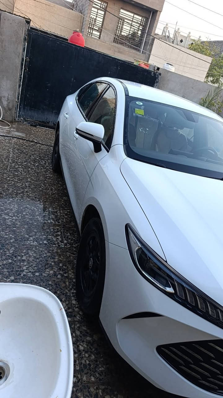 سيارة بي واي دي 2025 ماشيه 13 باسمي  لون داخل بيجي مشخوطه شويه من يم باب ثاني موضح الشخط  بصور. وباقي السياره مكفوله من كولشي عنواني بغداد شرطه الخامسه غير متواجد عل فيس رقم الهاتف *********** /سعر 19
