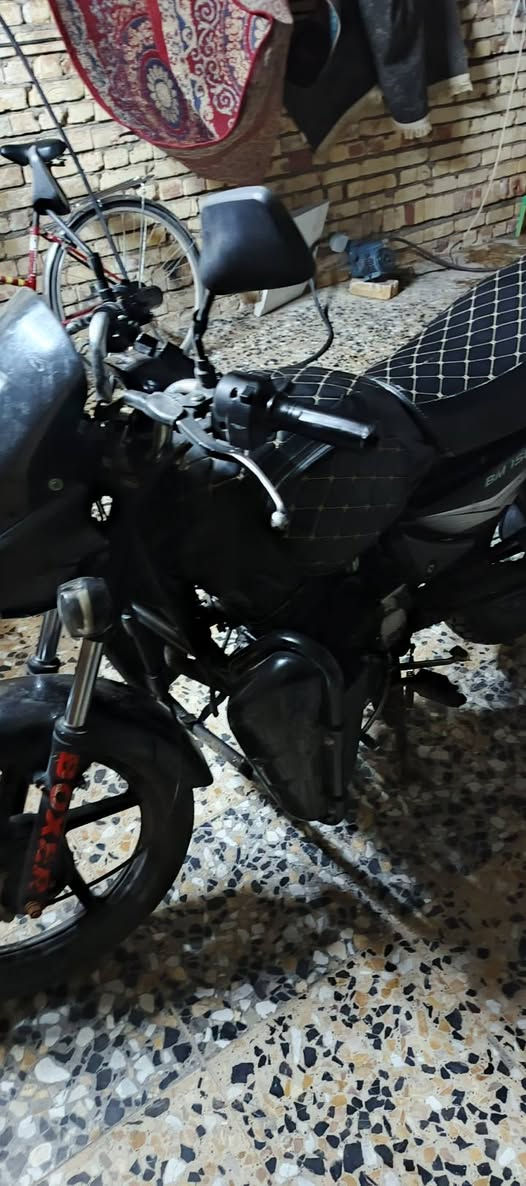 دراجه بوكسر موديل 20 كل نقص ما بيها السعر 600 ماكينه بها دايوان خمس نمرا مكاني بغداد بالحسينيه والراشديه*********** ***********
