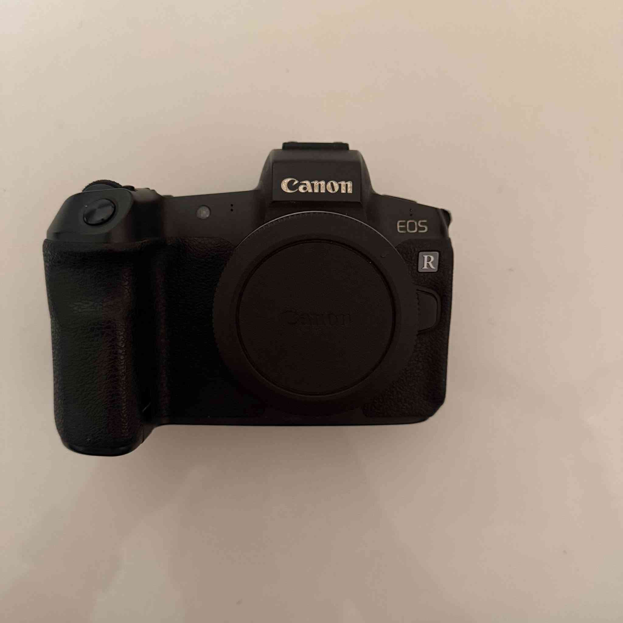 كاميرا canon R مستعملة (للبيع) فقط البدي!!!!هية وملحقاتها
السعر (مليون 400)وبيها مجال للشراي الاتصال على الأرقام التالية :*********** /*********** مكاني الكرادة بغداد
