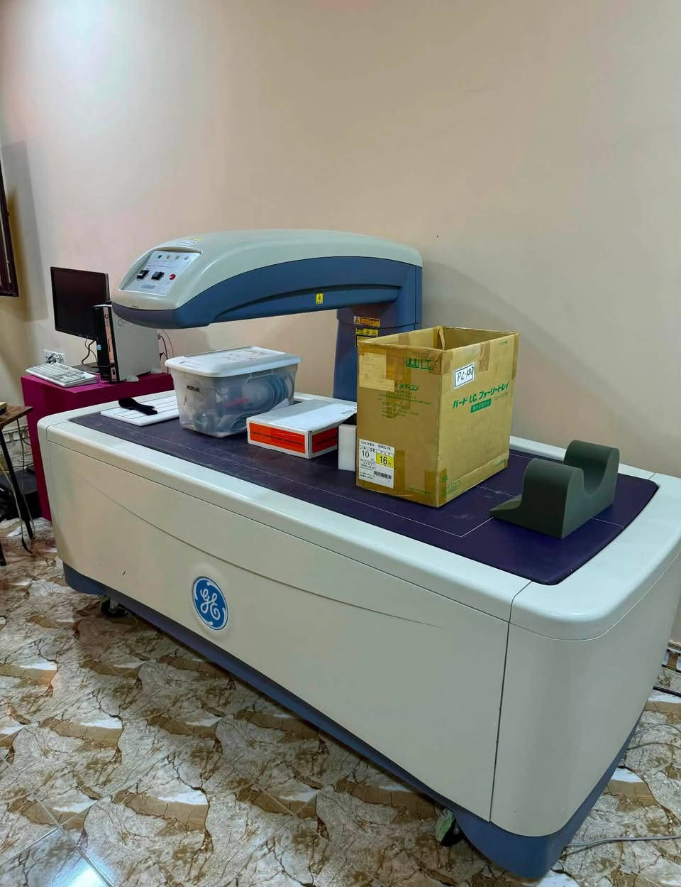 يتوفر للبيع جهاز GE Lunar DEXA Bone Densitometer بحالة ممتازة، الجهاز شغال وجاهز للعمل، مناسب للمستشفيات، مراكز الأشعة، والعيادات التخصصية.

مواصفات الجهاز:

* ✅ الشركة المصنعة: GE Healthcare
* ✅ النوع: Lunar DEXA Bone Densitometer
* ✅ الحالة: يعمل بكفاءة وجاهز للاستخدام
* ✅ يشمل الكمبيوتر والملحقات
* 📍 الموقع: بغداد – العراق

للمهتمين يرجى التواصل على الخاص أو واتساب.***********
السعر: قابل للتفاوض للجادين فقط
