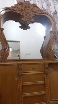 ميز مراية • باب مكسور • مستعمل