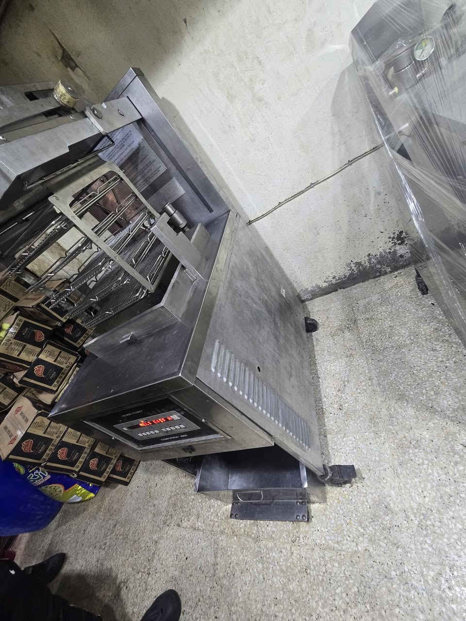 السلام عليكم
جهاز كنتاكي هني بني امريكي 

 ابو طوابق غاز كهرباء للبيع التواصل 
العنوان بغداد شعله
 ***********
