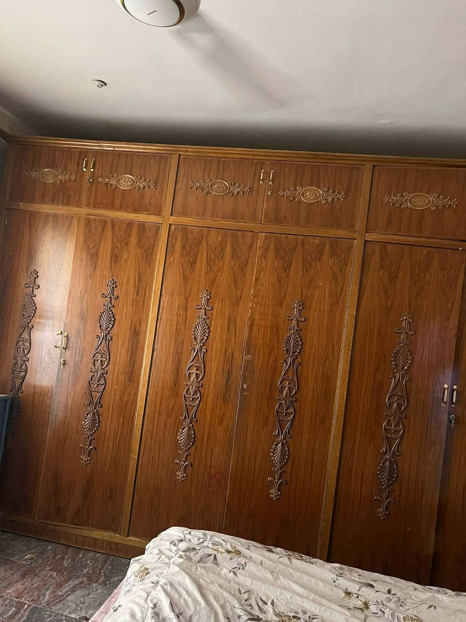 كاونتر نضيف جدا 
سعر 850 وبيه مجال
غرفة تزگام مليون و100 وبيها مجال
بسيط #داموك


**إذا كنت صاحب هذا الإعلان وتريد حذفه لأي سبب، رجاءا أرسل رسالة إلى الدعم الفني**