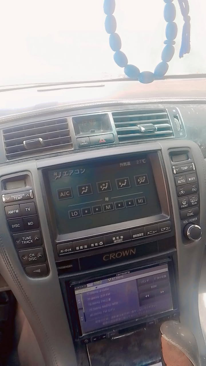 السلام عليكم للبيع شاهينه 2006 گصة قماره فقط سياره جاهزه تبريد ثلج 3دكم سعر 47 وبيه مجال حك الجيه مكانه سوق الشيوخ ***********
