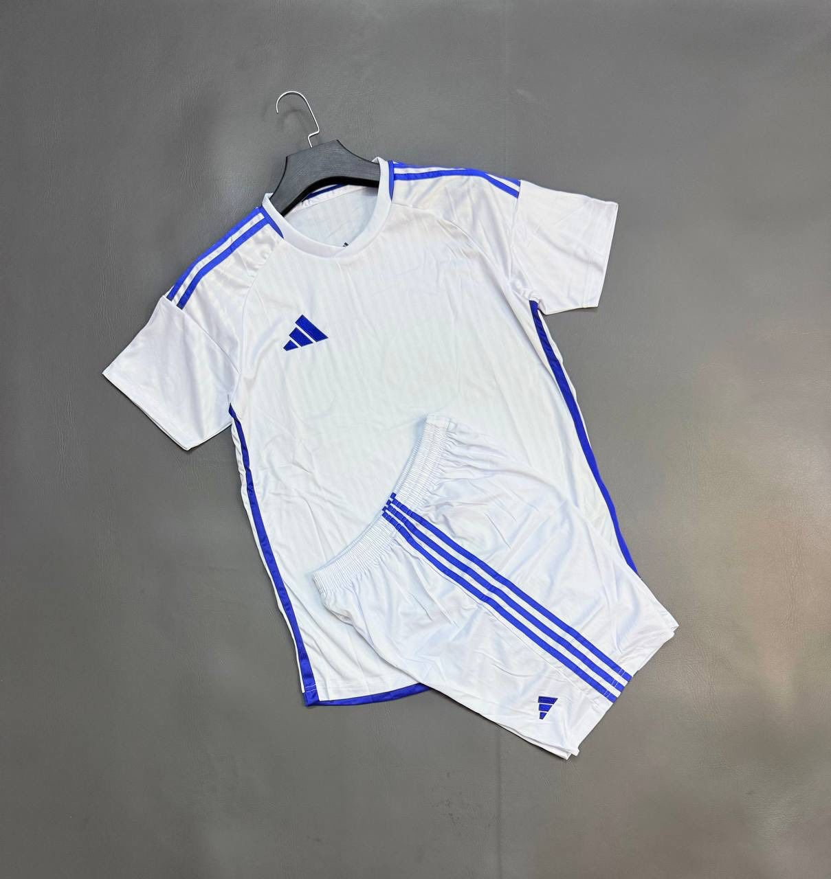 دريس وشورت درجه أولى الأصلي 
توفر ب16 لون 
للحجز والاستفسار مراسلة الصفحه


**إذا كنت صاحب هذا الإعلان وتريد حذفه لأي سبب، رجاءا أرسل رسالة إلى الدعم الفني**