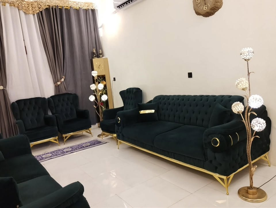 تخم عشر مقاعد جديد جداً مامستعمل كم يوم نظام سرير لونة زيتوني غامق نهايته قفل بدون عمله ٧٥٠ الف مكانه الكرخ حي الجهاد *********** فقط الجاد واللي عاجبه السعر يتصل
