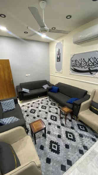 بيت مساحة 100 مسلح
واجهه 5 نزال 20 بناء سنة 2020
طابقين يحتوي على ٣ غرف نوم 
الطابق الاول استقبال + مطبخ + منور + غرفة نوم + خدمات 
الطابق الثاني غرفتين نوم + خدمات 
الطابق الثالث غرفة نوم هيكل بعدها + سطح وبيتونه 
الموقع / نزلت جسر البنوك 
 ***********
