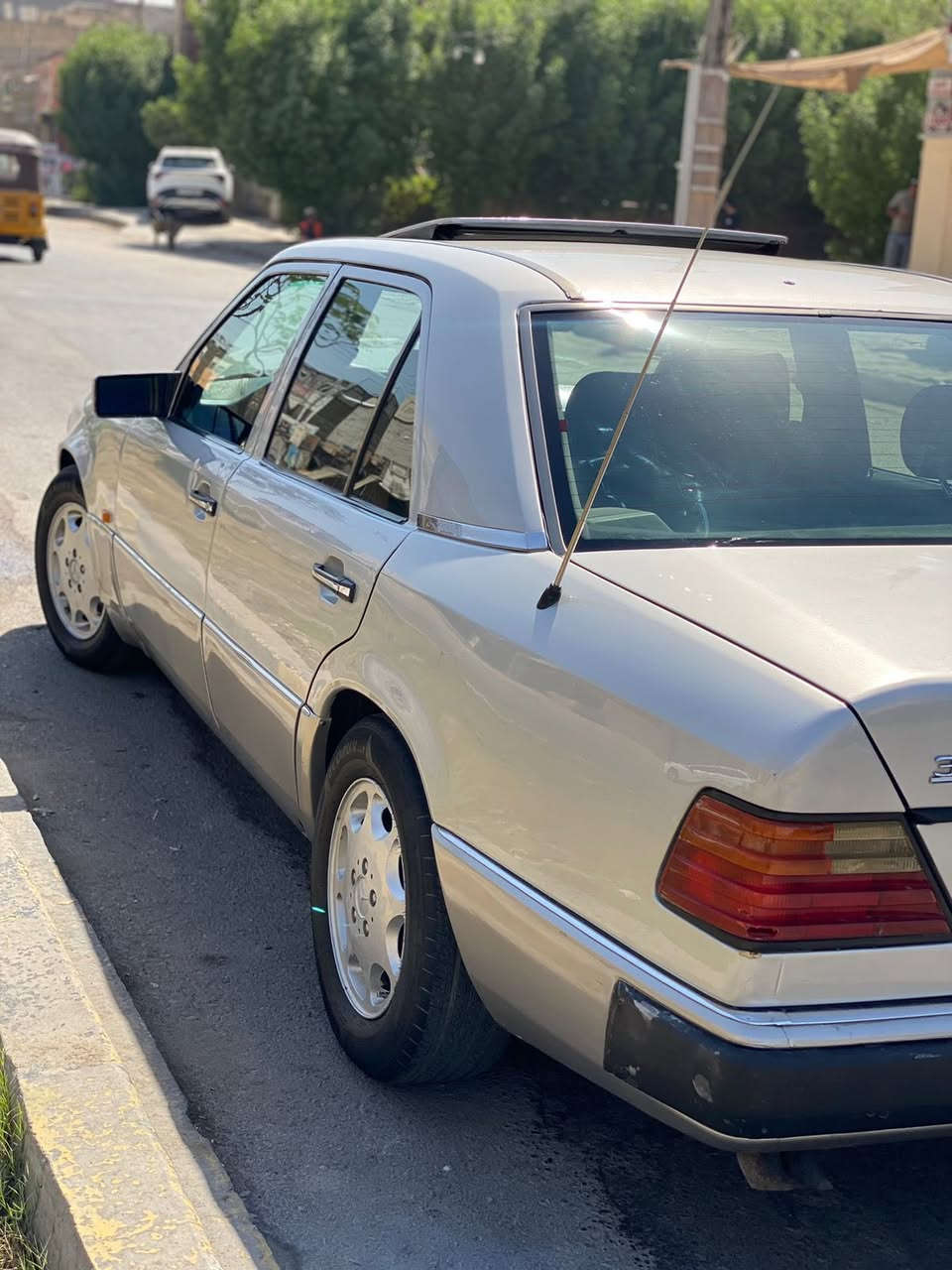 للبيع مرسيدس بنز دب 1991 🇩🇪
🔹 السيارة مصبوغة عام
🔹 قواعد دبل سليمة
🔹 كير + محرك قبغ اسود بلاد عنكبوت
🔹كهربائيات شغاله بلكامل

📌 مكان السياره بغداد (حي البنوك)
📌 رقم بغداد انكليزي بأسمي
📌 مداور مباشر 
✅ السياره جاهزه من كلشي
💸 السعر 75$ وبيها مجال بسيط

للاستفسار والاتصال: 📞 ***********
