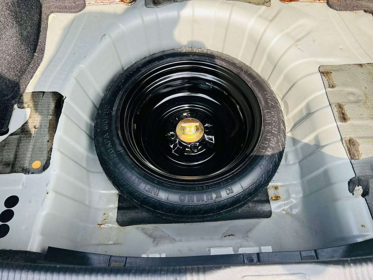 سەرەتا بەناوی خودا…
سەنی سامسۆن 
براوە..
ناوزەرد
ئاوێنە کارەبا
تەبرید لەمس
بێ تەقەورەقەیە
بێ دەعام لێدراو
سەقف کەڤەر گۆران بەشەرت 
کامل کارەبای بەشەرت 
سیدی بۆکس
فۆرمیگ خورمای دەسک ستیل 
گێرومەکینە بەشەرت 
٤ تایەی لۆک
کامل مەزبوتە بەس لێخورە 
شوێن ..هەڵەبجەی شەهید
*********** ژم حلبجة, السليمانية
