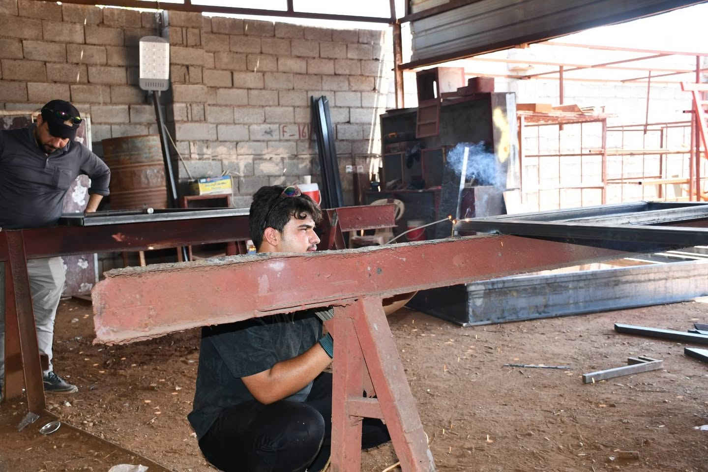 بإشراف: مثنى فيصل حداد 🔨💼
​لأن منزلك يستحق الأفضل، نقدم لكم أرقى التصاميم وأحدث الموديلات في عالم الأبواب والشبابيك​🛠️ تفصيل حسب الطلب: نلبي جميع الأذواق والمساحات بلمسات فنية متميزة.
​📐 دقة في المواعيد وسرعة في التنفيذ والتركيب. للاستفسار والحجز:
​رقم الهاتف: [***********] 📱
​العنوان: [عامريه الصمود قرب قيمقاميه
