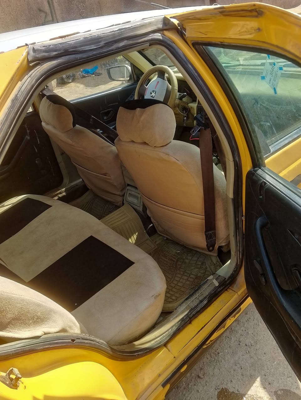 السلام عليكم  روا ٢٠٠٨ رقم انكليزي بأسمي سنوية ٢٠٢٩ كير ومحرك كورله تخم تارير لايت زنون عالي ناصي  كهربائية كله شغاله،،،،، السياره بيه نواعم  يعني يده مال باب والجامه يم السايق ماتصعد ولا تنزل،،، السعر 22  وبيه مجال  مكاني بغداد مدينة الصدر حي طارق،،،، ***********
