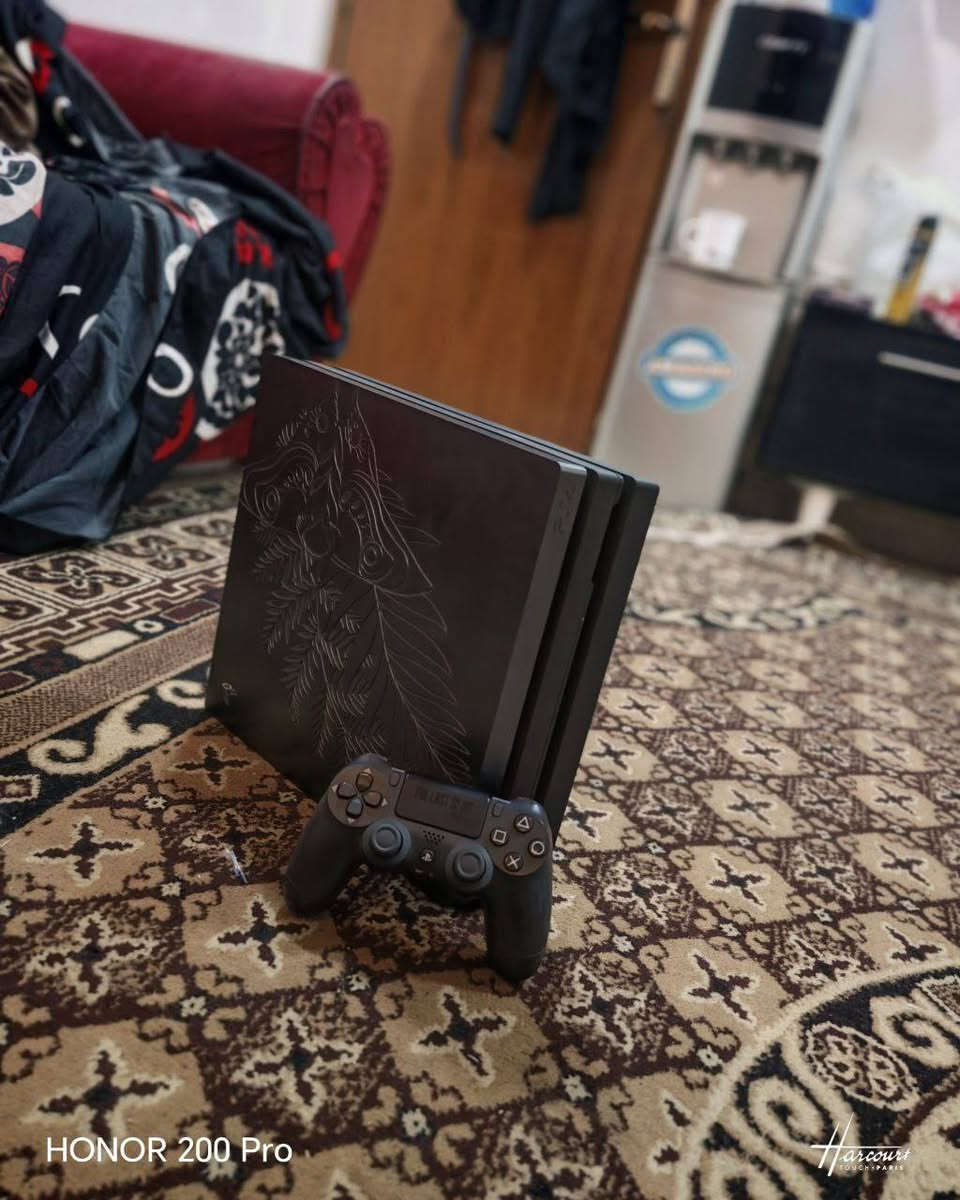 بلي 4 برو مهكر واحد تيرا نسخة نادرة
The Last of us Part 2 Edition
نظافه فول مثل ما موضح بالصور و مستخدم قليل جدا 
مع اليده مالته الاصلية والملحقات ومعاها هاردات اثنين خاصة مليانه العاب، بيها 270 لعبة تقريبا من ضمنها كلاسيكيات قديمة عالبلي 2..
السعر 500,000.

***********
***********
متواجد واتس اب.
