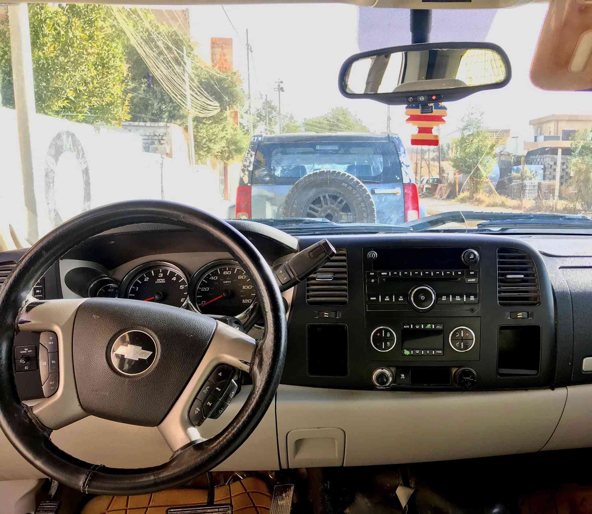 سلام عليكم للبيع سلفادور 2011 قمارة وربع وأرد امريكي 
ضربة بچاملغ الامامي الايسر رقم بغداد مكينة 5300
سيارة مصبوغة حزام سعر 120 وبيه مجال 
عنوان : واسط،كوت 
للاستفسار :***********
