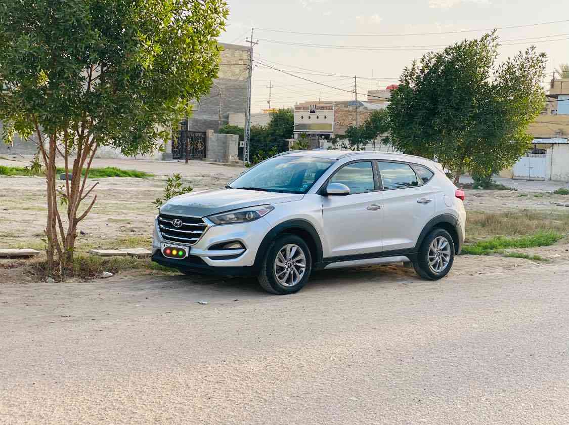 توسان 18 امريكي / 3 قطع بدون دواخل /
بابل انكليزي باسمي تحويل مباشر 
حدادية صدر، تخم، تاير، كير ،كهربائيات كله مكفول
مكينة مفتوحة وشغل درجة اولى 
شرط التراي للبصره

بسعر مناسب// 

***********
