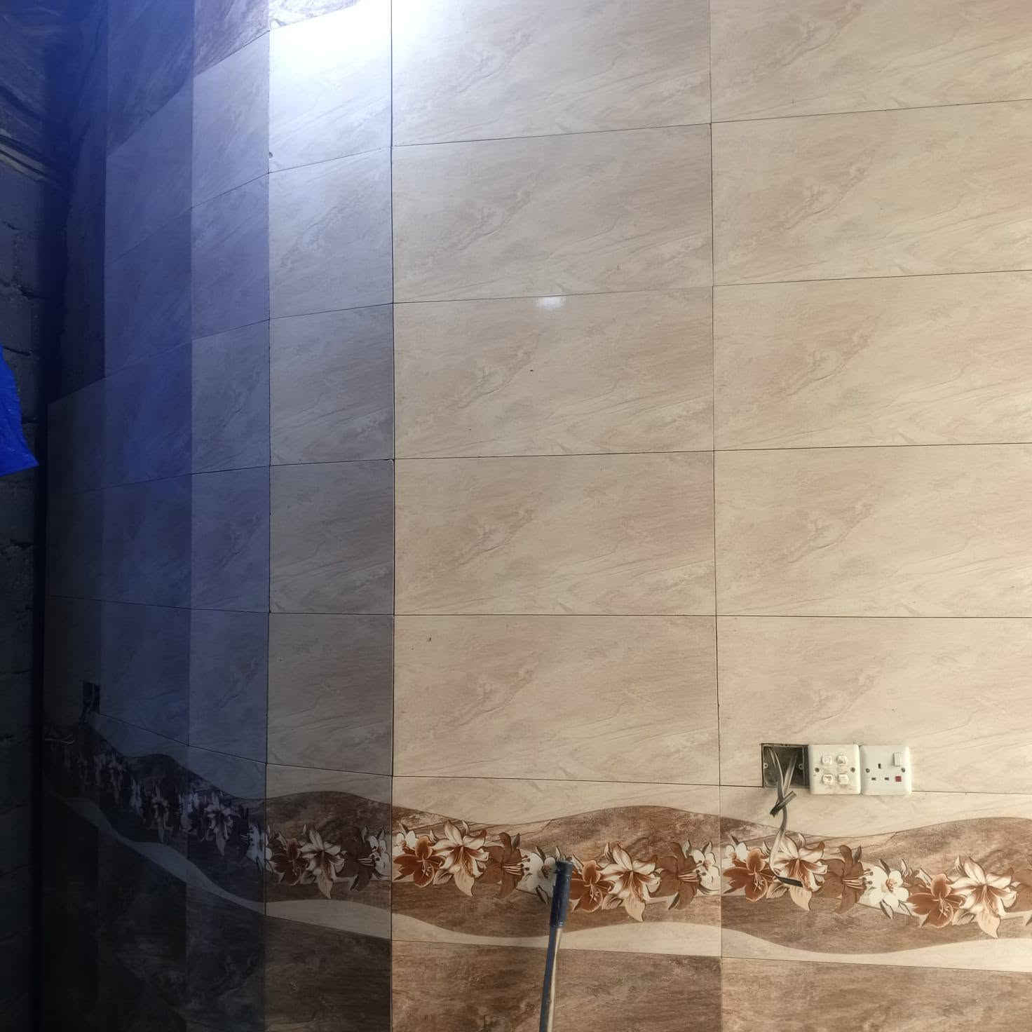 السلام عليكم
متوفر بيت للبيع في كربلاء المقدسة – حي الإسكان العسكري.
▪️ المساحة: 200 م²
▪️ طابق واحد
▪️ بناء بلوك جديد
▪️ أساس مسلح
▪️ استقبال وصالة
▪️ مطبخ
▪️ صحيات خارجية وداخلية
▪️ غرفتا نوم
▪️ قطاع 33
▪️ موقع مميز مطل على حديقة
💰 السعر: 190 مليون دينار عراقي، مع وجود مجال للتفاوض.


**إذا كنت صاحب هذا الإعلان وتريد حذفه لأي سبب، رجاءا أرسل رسالة إلى الدعم الفني**