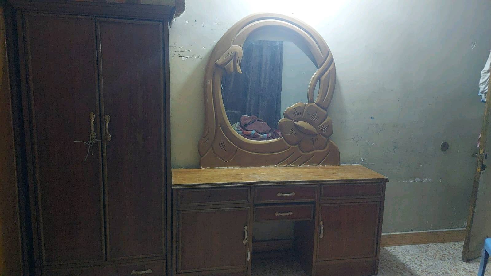غرفه اخشاب اصلي عراقي نفس ما موضح بصور العنوان ابو دشير الشهداء السعر ٣٥٠ وبيه مجال بسيط الشراي ***********
