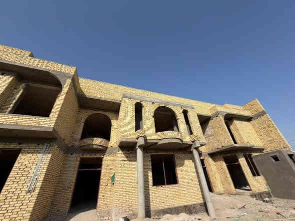 ياالله 
بيت هيكل مساحة 500طابو اسهم منطقة تركي علي طريق سياحي بناء درجه اولى بناء البيت 300م شارع المختار تفاصيل داخل فيديو
يبعد عن تبليط 30م.   العسر  360 
مكتب اساكن ذي قار للعقار 

رقم ***********
