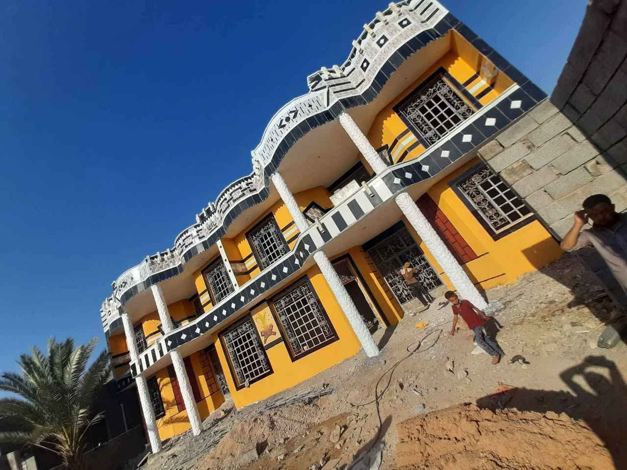 السلام عليكم ورحمه الله وبركاته اخوان موجود كادر عمل بناء حجر بناء بلوك ولبخ خارج اسعار مناسبه وشغل ممتاز
للتصال ***********
