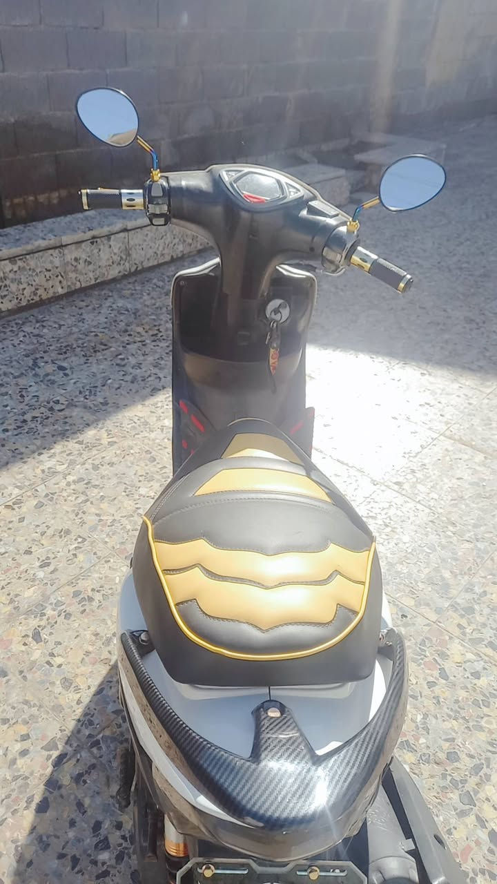 السلام عليكم
دراجه ماكس عدل 120 
كلشي موضح بلصوره 
صلنصه FM رياضي 
كشن رياضي طبي
دبلات رياضي
يدات بريك يدات بانزين رياضي
مرايات كاربن فايبر 
دواسه ماكس رياضي
تايرات رياضي
العداد الكتروني 
السعر 650 وبيها مجال حك الجيه
المكان : بغداد الفضيليه شارع المستشفى الجديد 
تواصل :
واتساب: ***********
انستا :pct1.8
ماسنجر
