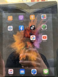 آيباد • ذاكرة ١٢٨ • شاشة متضررة