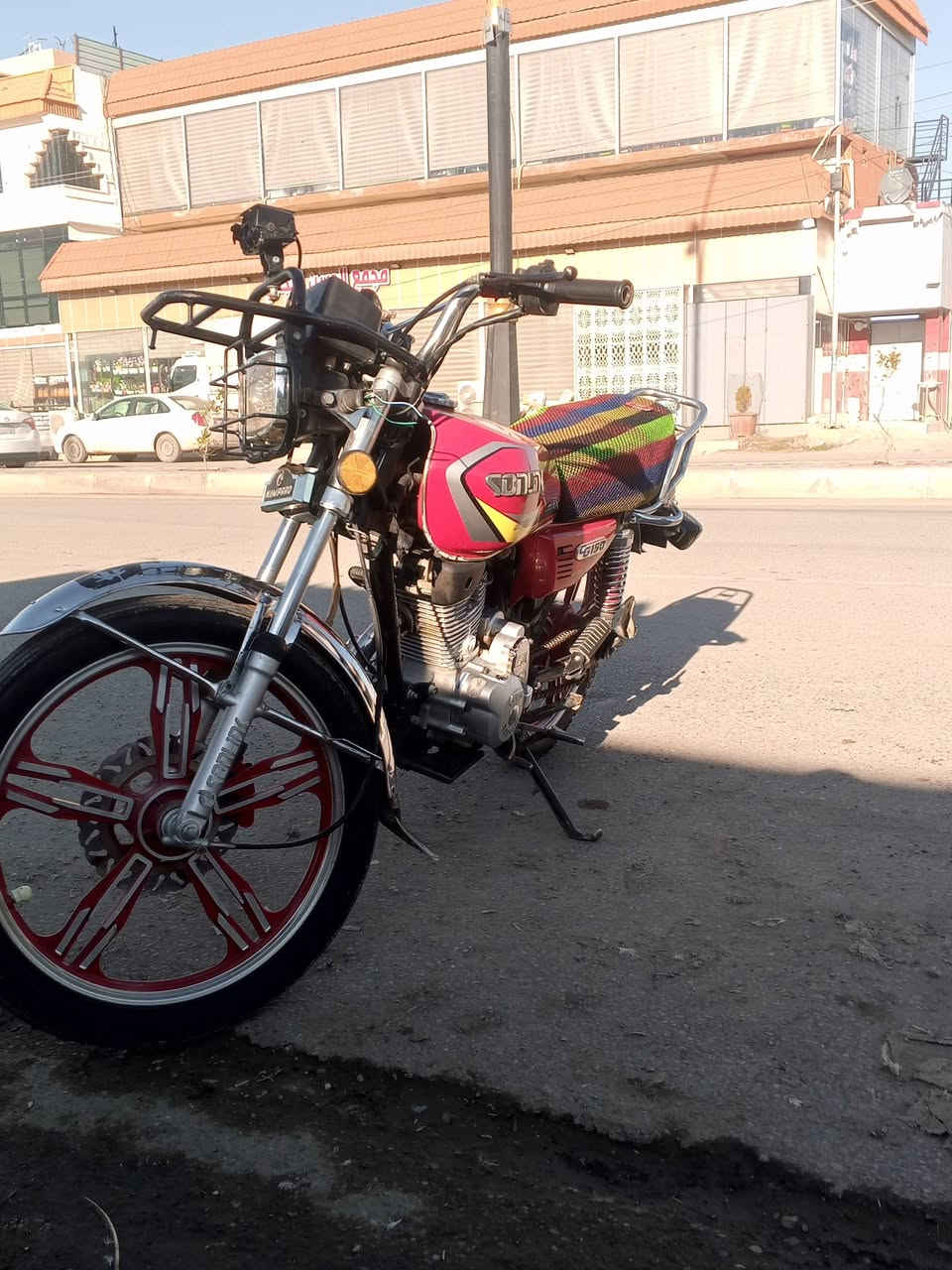 السلام عليكم موجود  موطور سيفان  للبيع 
موديل 22نضافه فول محرك ما مفتوح شرط 
كهربايات كلها شغاله منفيس كامل 
***********
