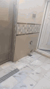 سلام عليكم الدار البيع مساحة ١٠٠متر واجهه٥ونزال٢٠ عنوان بلديات شارع مصرف التراث الاستفسار عله رقم ***********
