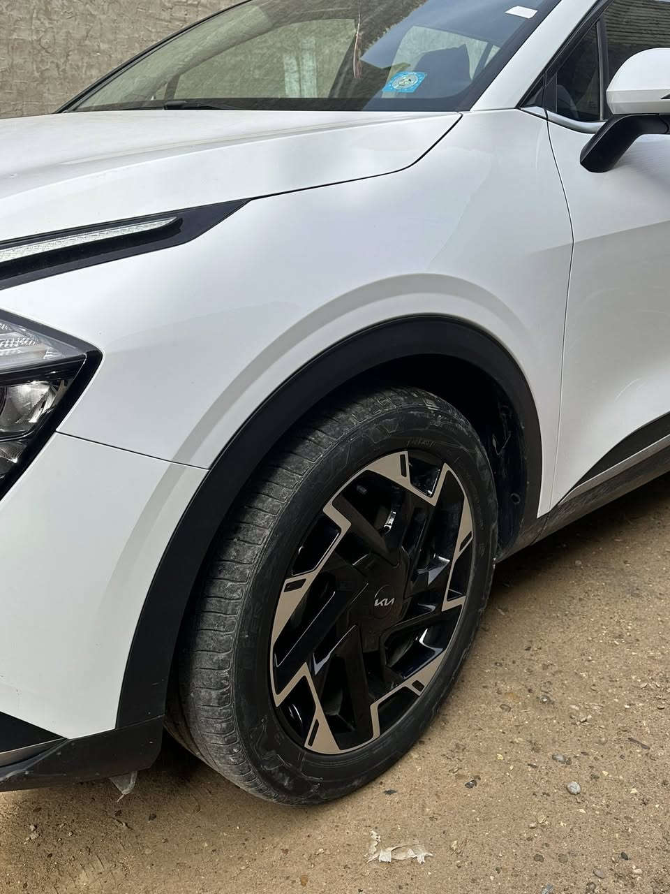 السلام عليكم
سبورتج وارد خليجي 
موديل ٢٤
ويل كب ٢٠
تبريد امامي وخلفي 
كراسي كهرباء 
وضعيات قياده
كشنات تدفئة+ تدفئة مقود
شاشه متصله
تحكمات جهتين
منافذ شحن تايبسي + يو أس بي 
ماشية ١٩ الف حقيقي
السيارة وضع شركة 
اريل نڤكيشن+ حمالات
موقع السيارة حي الجهاد 
سبير المقدس مانازل
***********
السعر ٢٢٨
