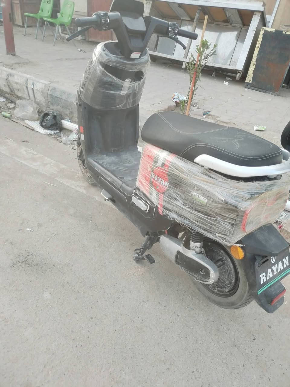 دراجة شحن ام عيون (ريان) جديده
ماماشيه هواي

بطاريه خير من الله

امرايات ثنين
ترجع بك🛵 🛵 
نظافه مثل ماتشوف

للبيع أو مراوس بدراجة فورزه او غير نوع

عنواني سوق الشيوخ

رقمي ***********
