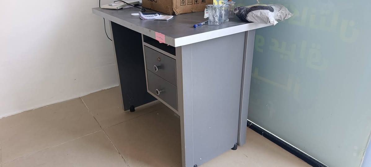 بۆ فڕۆشتن مێز  120بە 80 cm

ساڵێکە کڕدراوە و برای لۆکە بێ درز و شوخت و شکاوییە 

***********
