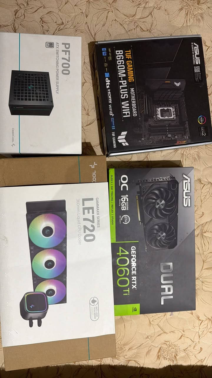PC معروضه للبيع استعمال قليل استعمال طالب سادس

------------------------------------------------------------------------------------
مواصفات البيسي

•المعالج  i7-13700F 
•المذربورد  B660M ASUS PLUS WIFI
•الكارت الشاشه  RTX 4060 Ti ASUS 16g 2fa
•الرام  RAM 16GB DDR5 6000 RIPJAWS M5
•الذاكره  SSD 1TB
•  مبرد مائي Deep coll
•البور سبلاي  PSU 700W
+ الشاشه معروضه للبيع نوع سامسونج 144 Hz تكون منحنيه يعني كيرف

للاستفسار التواصل على هذا الرقم 
***********
